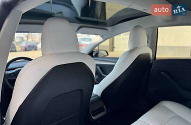 Седан Tesla Model 3 2022 в 