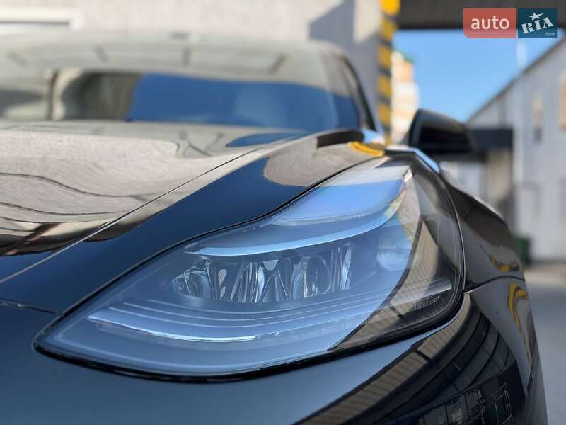 Седан Tesla Model 3 2022 в Луцке