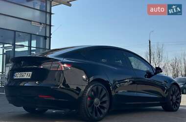 Седан Tesla Model 3 2022 в 