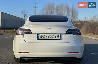 Седан Tesla Model 3 2021 в 