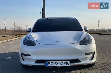 Седан Tesla Model 3 2021 в 