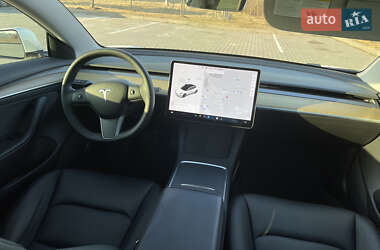Седан Tesla Model 3 2021 в 