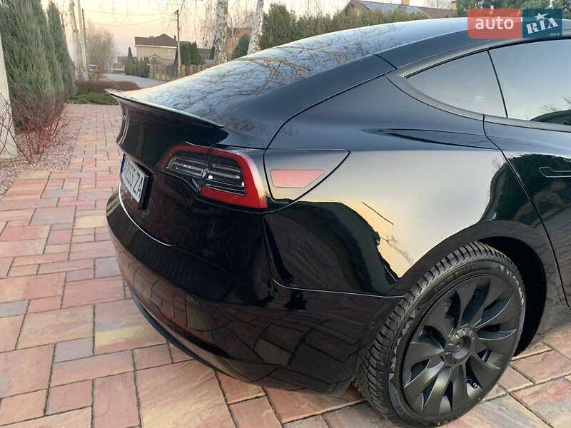 Седан Tesla Model 3 2021 в Киеве