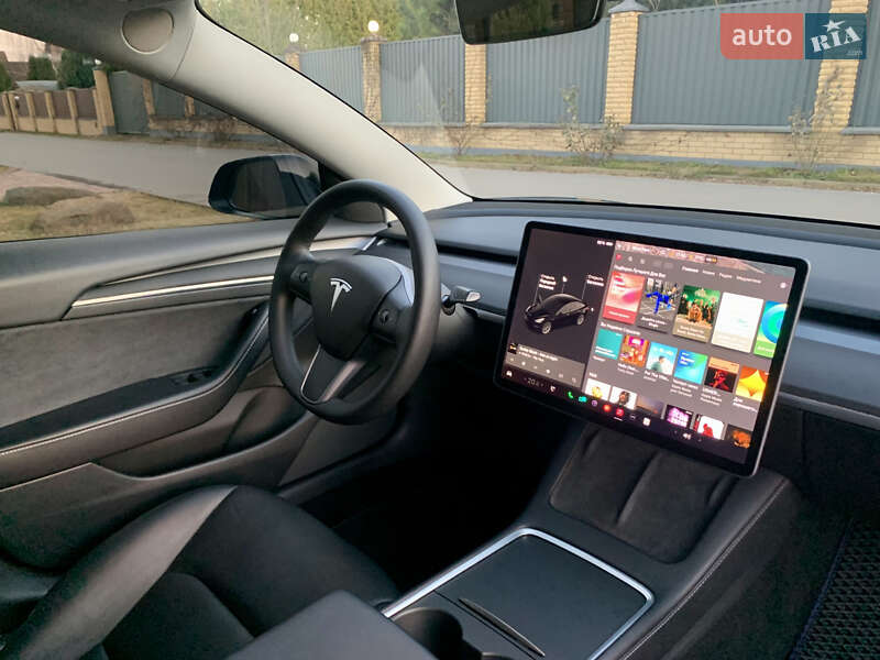 Седан Tesla Model 3 2021 в Киеве
