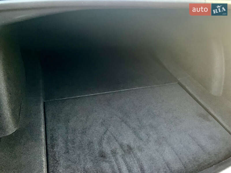 Седан Tesla Model 3 2021 в Киеве