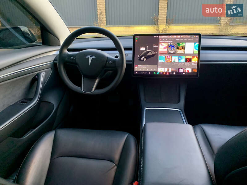 Седан Tesla Model 3 2021 в Киеве
