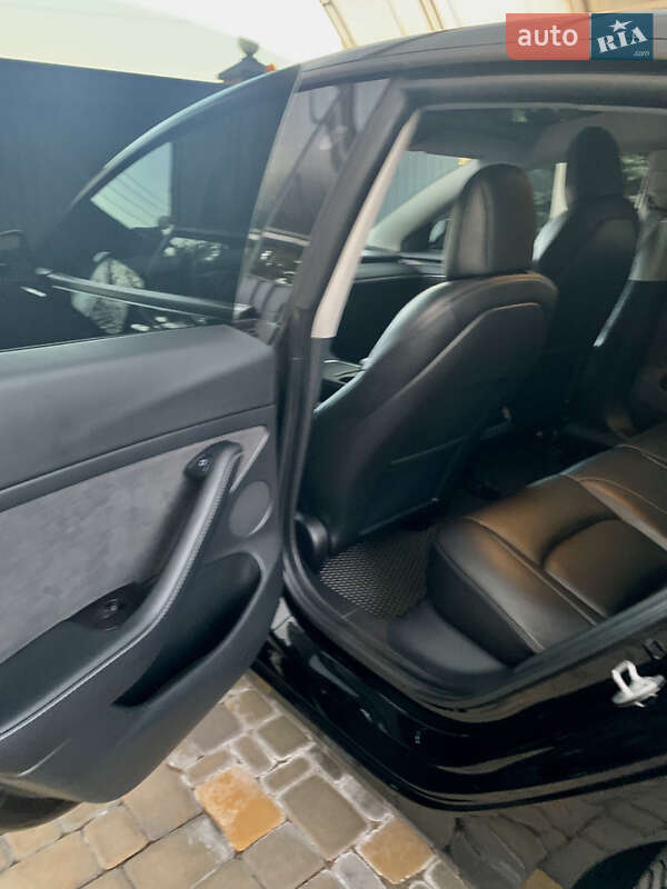 Седан Tesla Model 3 2021 в Киеве