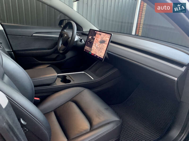 Седан Tesla Model 3 2021 в Киеве