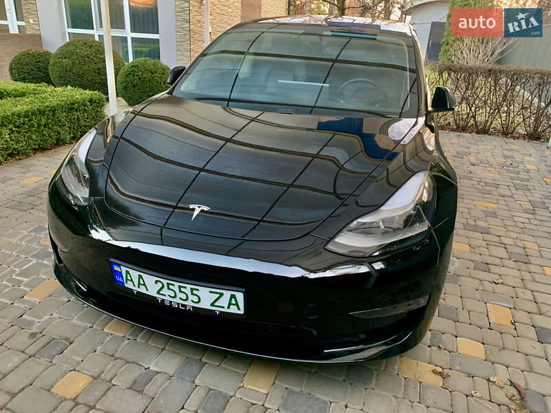 Седан Tesla Model 3 2021 в Киеве