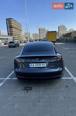 Седан Tesla Model 3 2022 в 