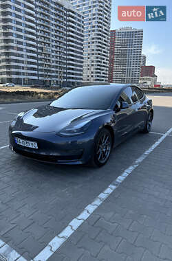 Седан Tesla Model 3 2022 в 