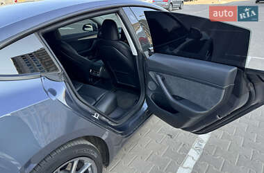 Седан Tesla Model 3 2022 в 