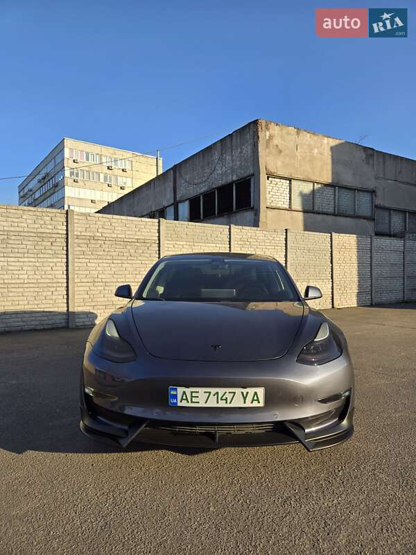 Седан Tesla Model 3 2020 в Дніпрі
