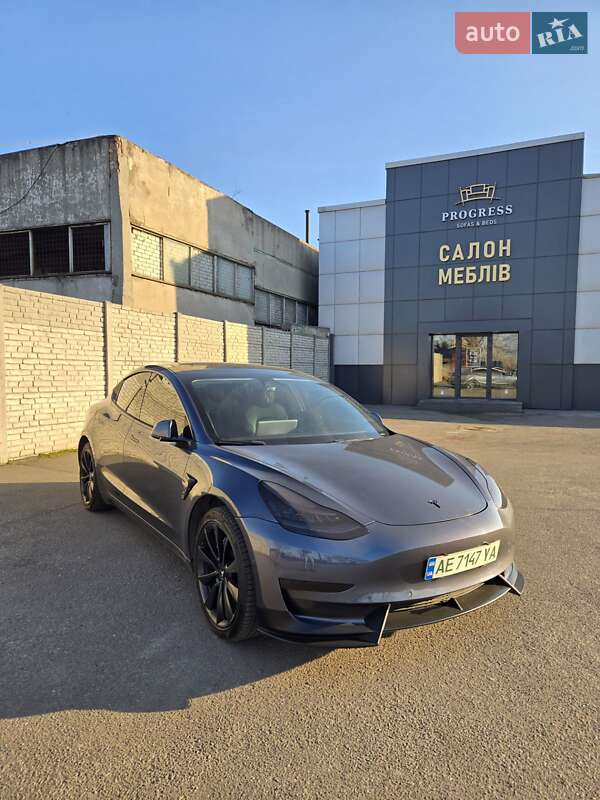 Седан Tesla Model 3 2020 в Дніпрі