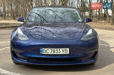 Седан Tesla Model 3 2022 в 