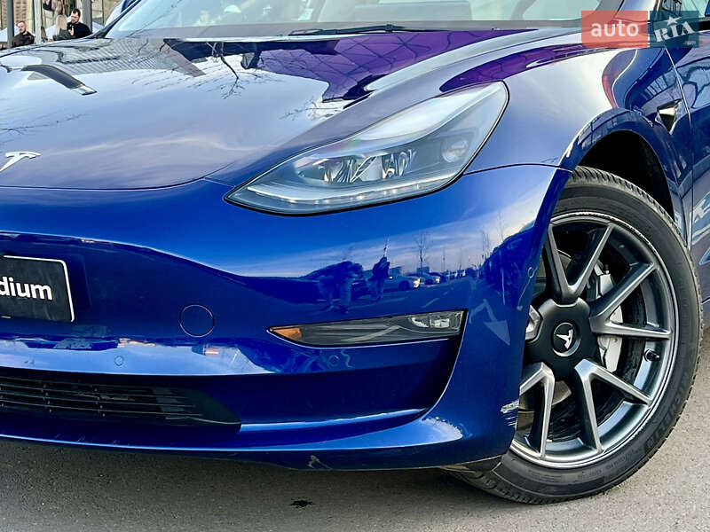 Седан Tesla Model 3 2022 в Києві
