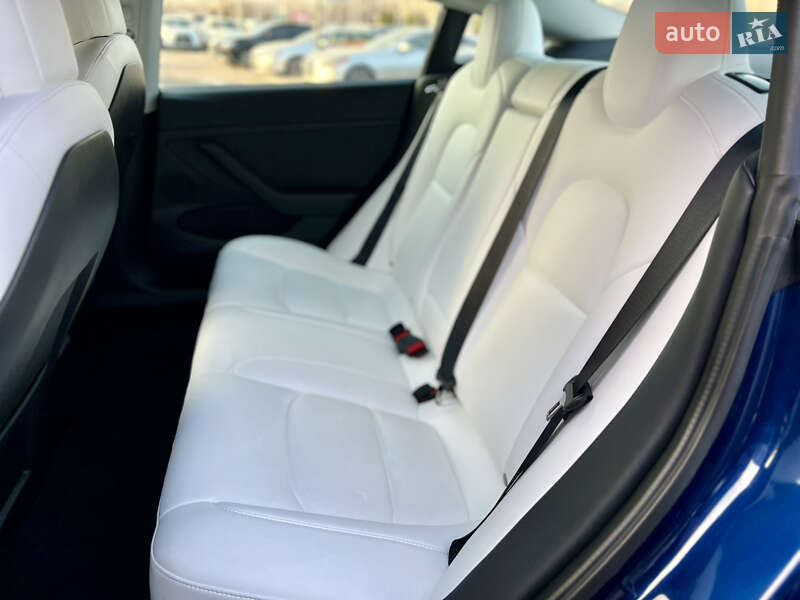 Седан Tesla Model 3 2022 в Києві
