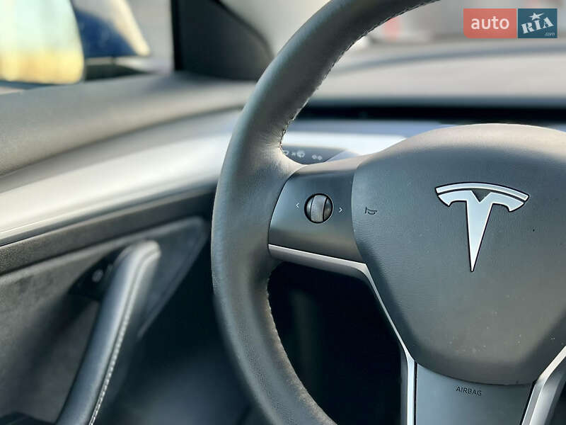 Седан Tesla Model 3 2022 в Києві