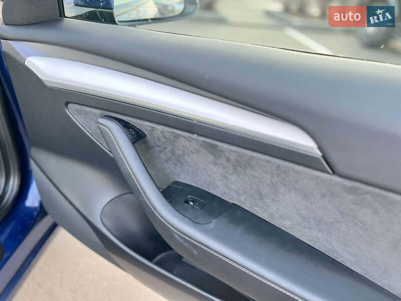 Седан Tesla Model 3 2022 в Києві