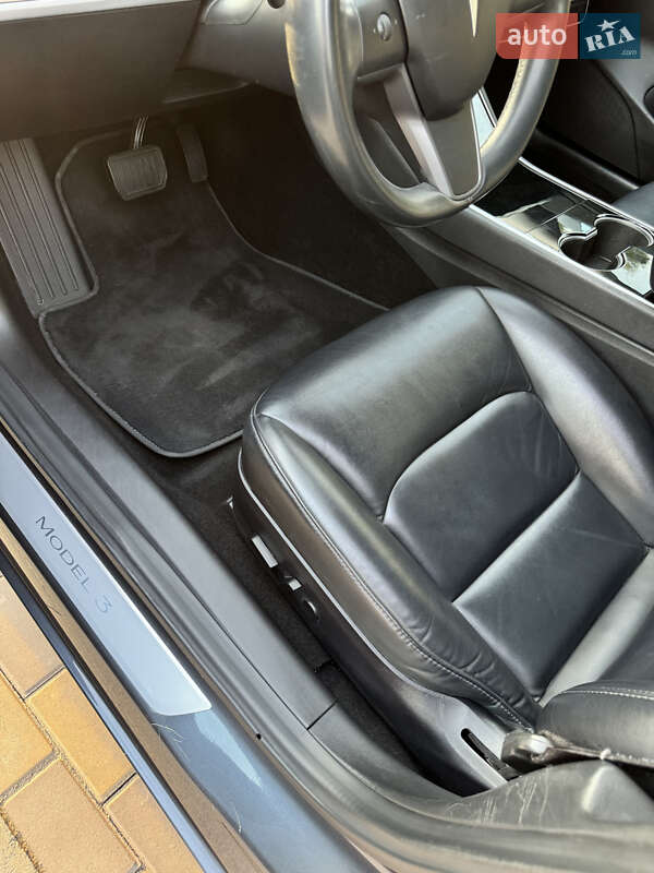 Седан Tesla Model 3 2018 в Петропавлівській Борщагівці
