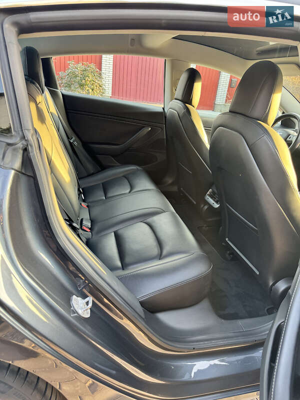 Седан Tesla Model 3 2018 в Петропавлівській Борщагівці