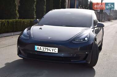 Седан Tesla Model 3 2022 в 