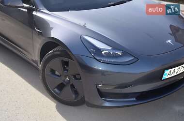 Седан Tesla Model 3 2022 в 