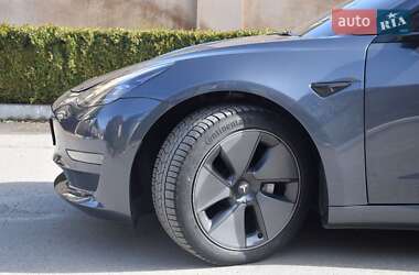 Седан Tesla Model 3 2022 в 