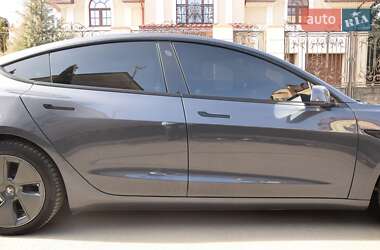 Седан Tesla Model 3 2022 в 