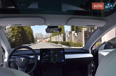 Седан Tesla Model 3 2022 в 