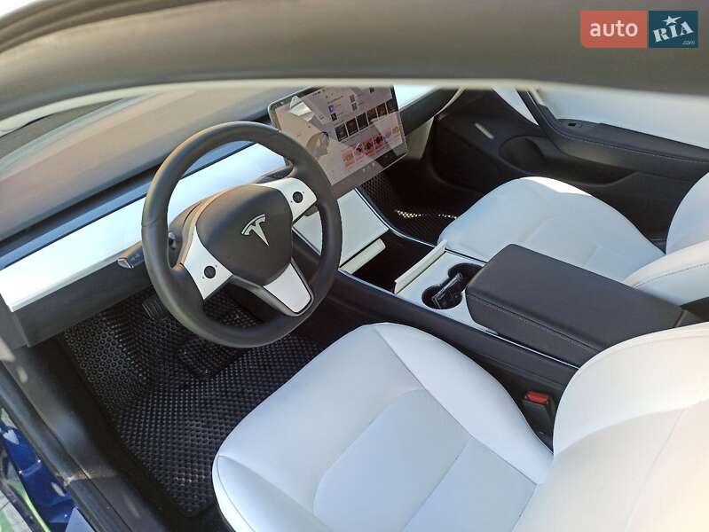 Седан Tesla Model 3 2019 в Львові