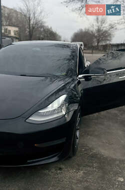 Седан Tesla Model 3 2019 в 