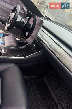 Седан Tesla Model 3 2019 в 