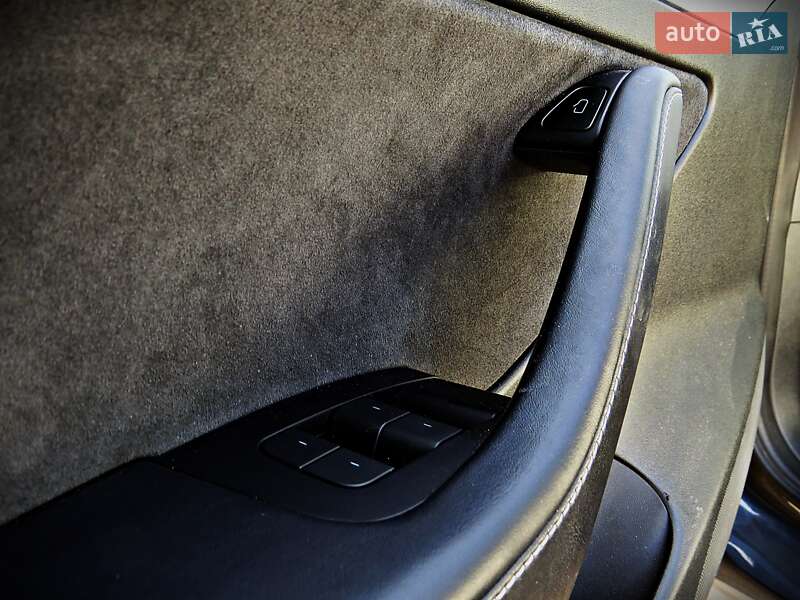 Седан Tesla Model 3 2021 в Черкасах