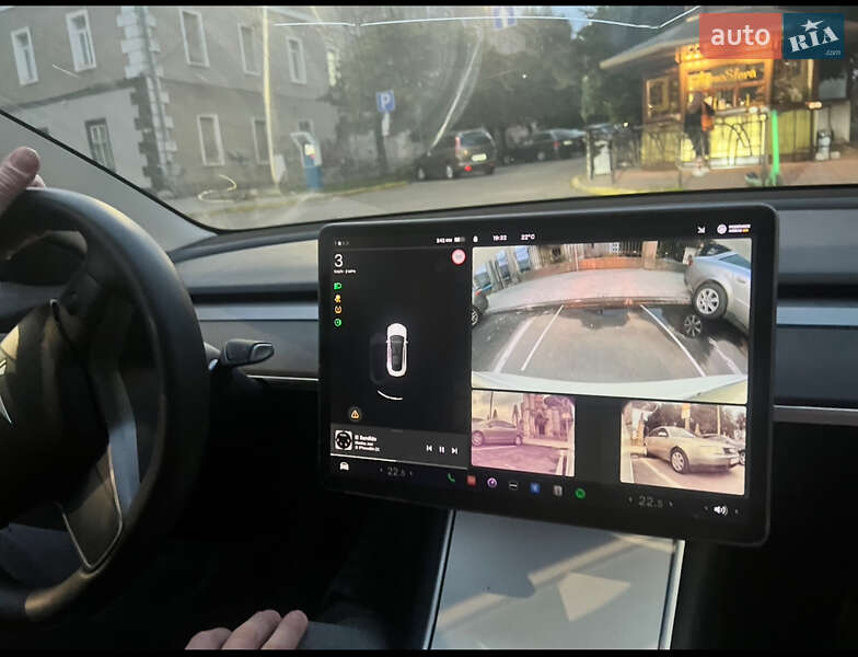 Седан Tesla Model 3 2019 в Черновцах