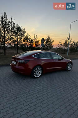 Седан Tesla Model 3 2019 в 