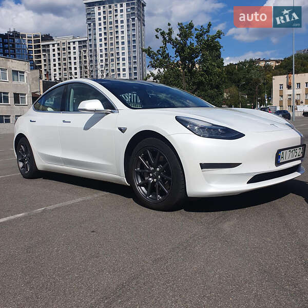 Седан Tesla Model 3 2018 в Києві