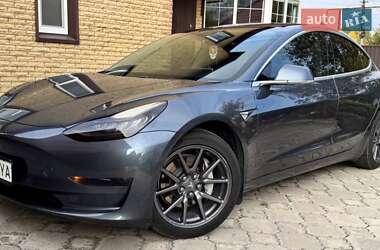 Седан Tesla Model 3 2020 в 