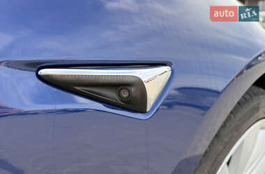 Седан Tesla Model 3 2019 в Черновцах