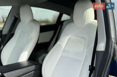 Седан Tesla Model 3 2019 в Черновцах