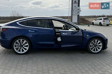 Седан Tesla Model 3 2019 в Черновцах
