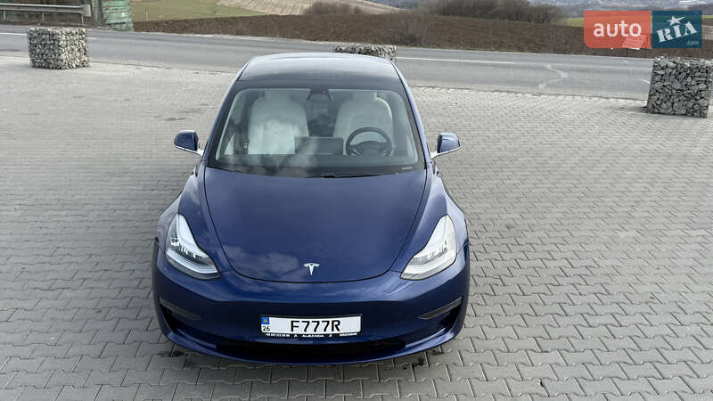 Седан Tesla Model 3 2019 в Черновцах