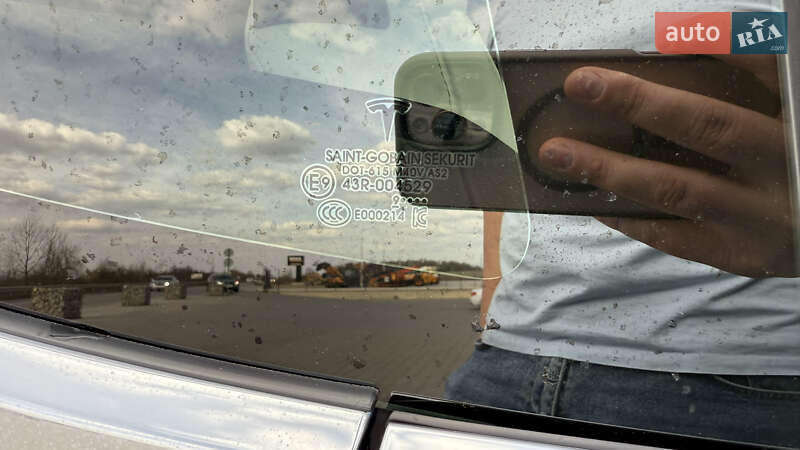 Седан Tesla Model 3 2019 в Черновцах
