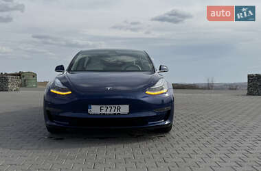 Седан Tesla Model 3 2019 в Черновцах