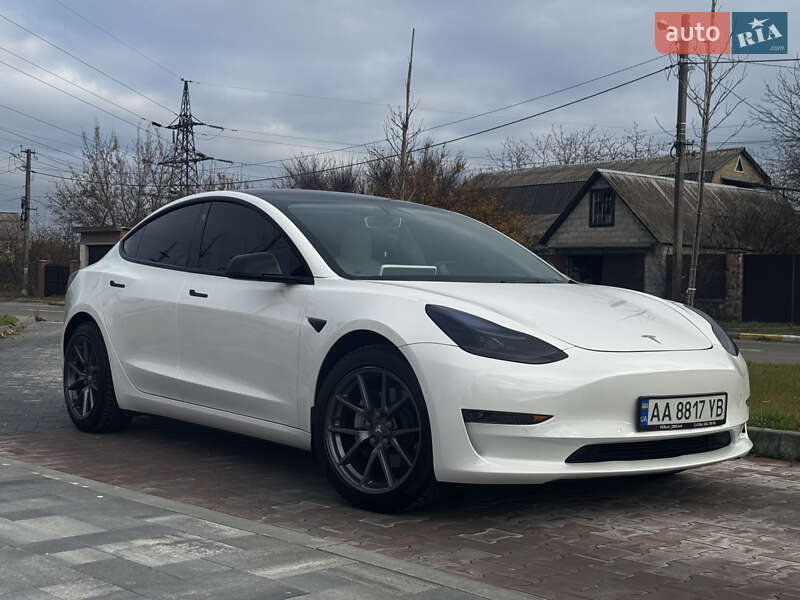 Седан Tesla Model 3 2022 в 