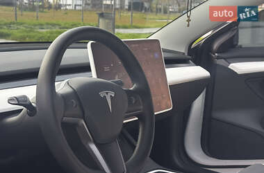 Седан Tesla Model 3 2022 в 