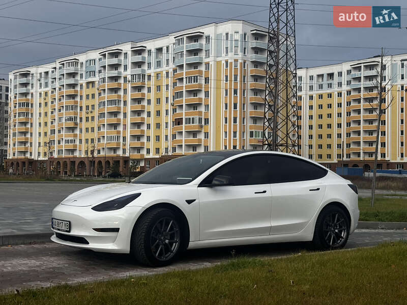 Седан Tesla Model 3 2022 в Киеве