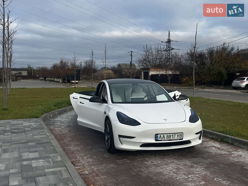 Седан Tesla Model 3 2022 в Киеве