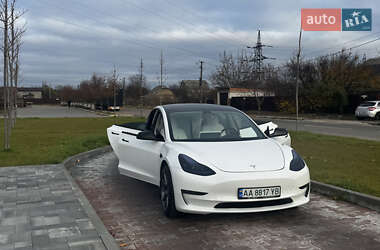 Седан Tesla Model 3 2022 в 