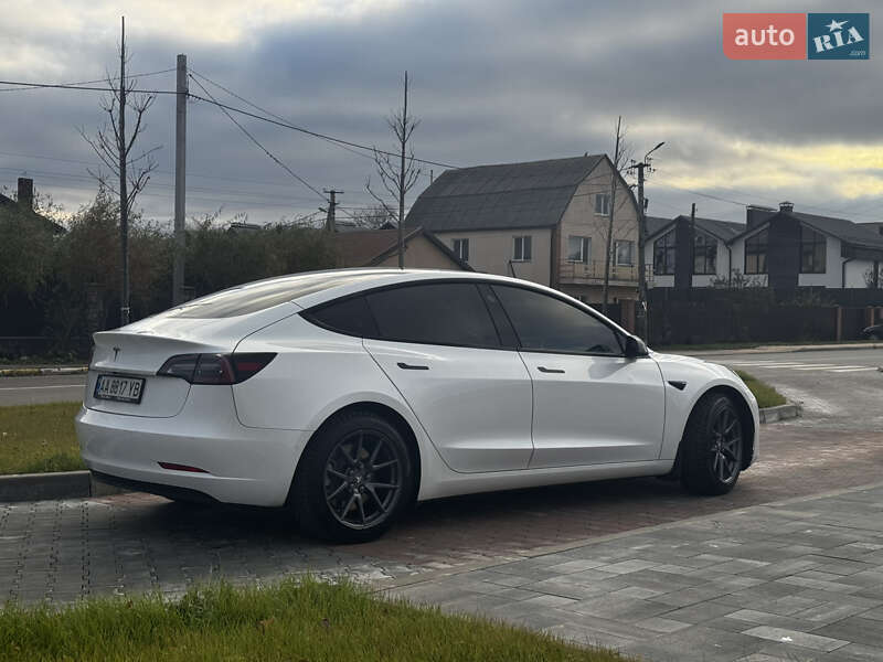 Седан Tesla Model 3 2022 в Киеве